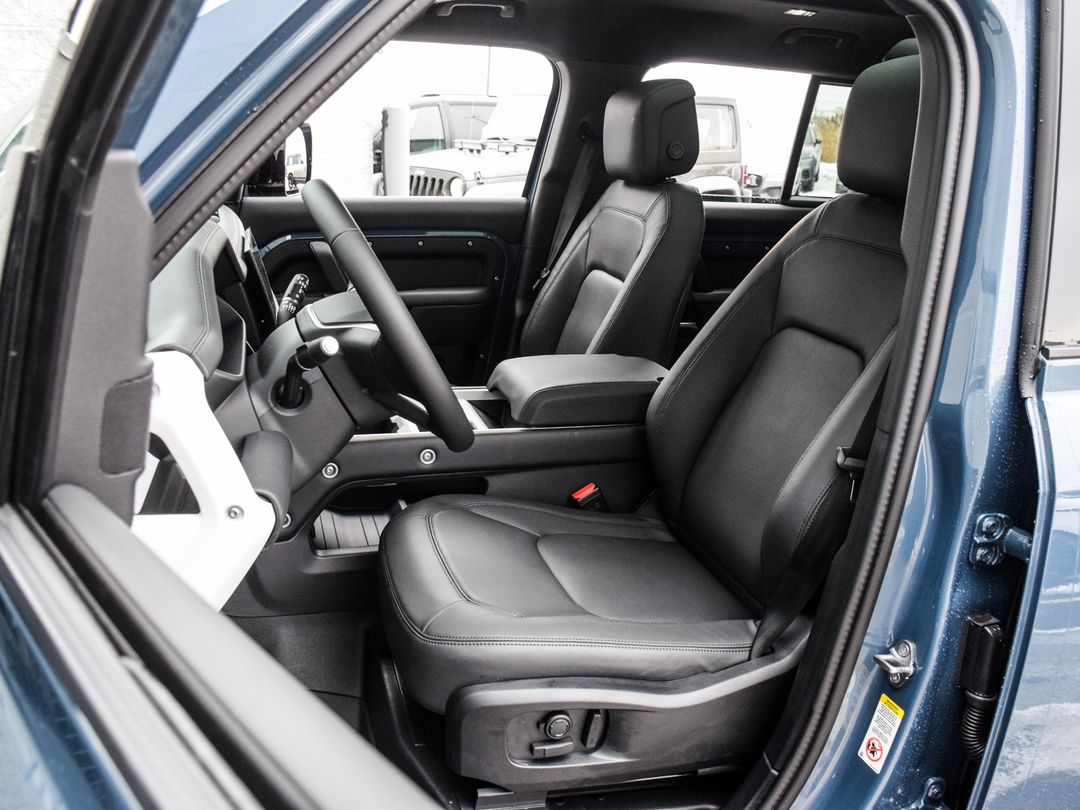 2025 Land Rover Defender 110 P400 X-Dynamic SE, Toronto, Cash