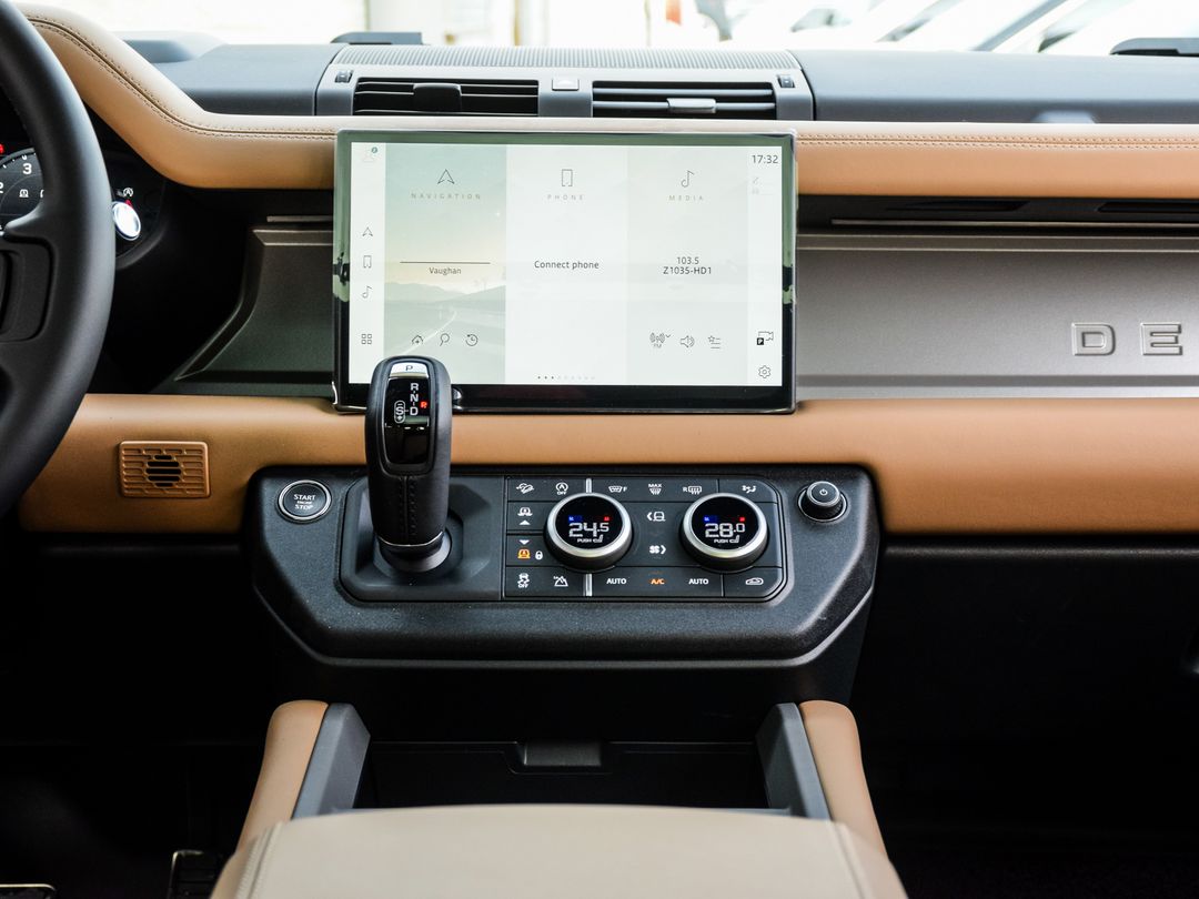 2025 Land Rover Defender 110 P525 V8, Toronto, Cash