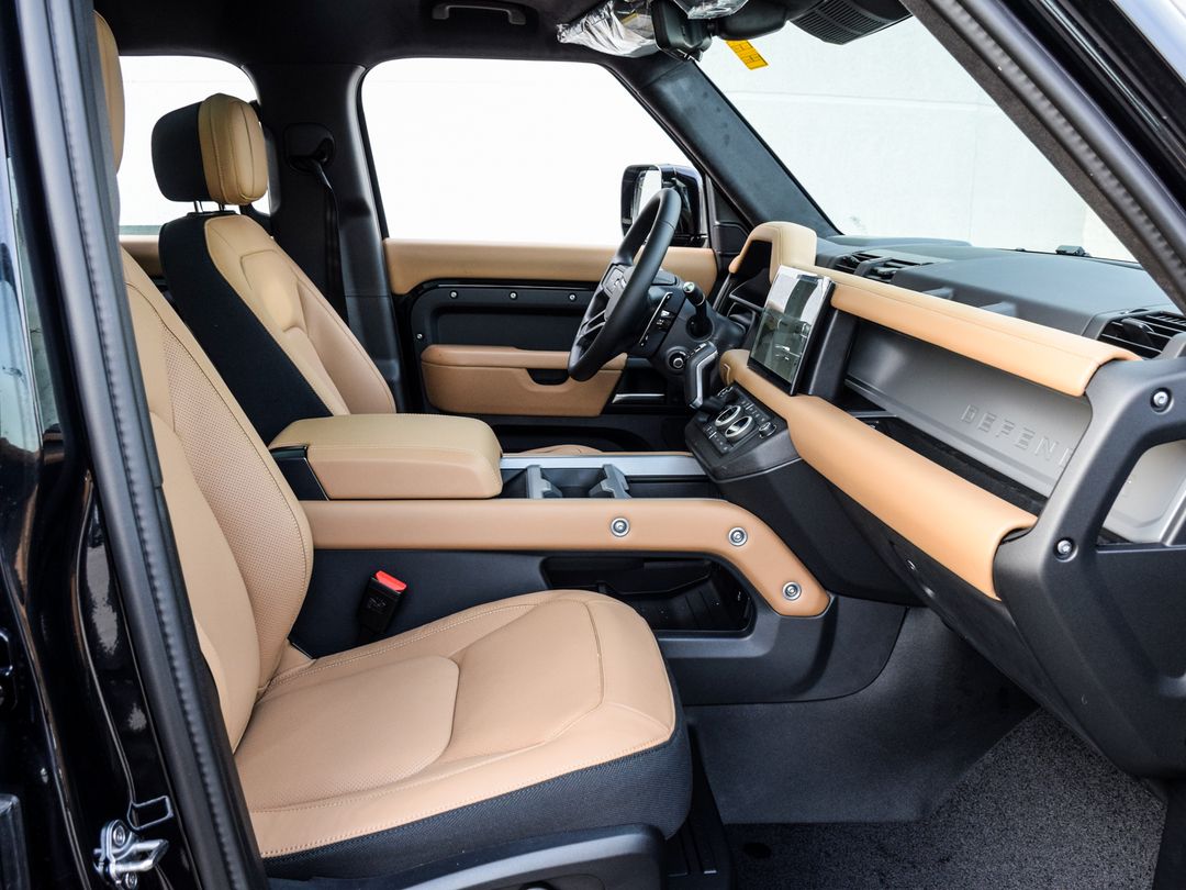 2025 Land Rover Defender 110 P525 V8, Toronto, Cash