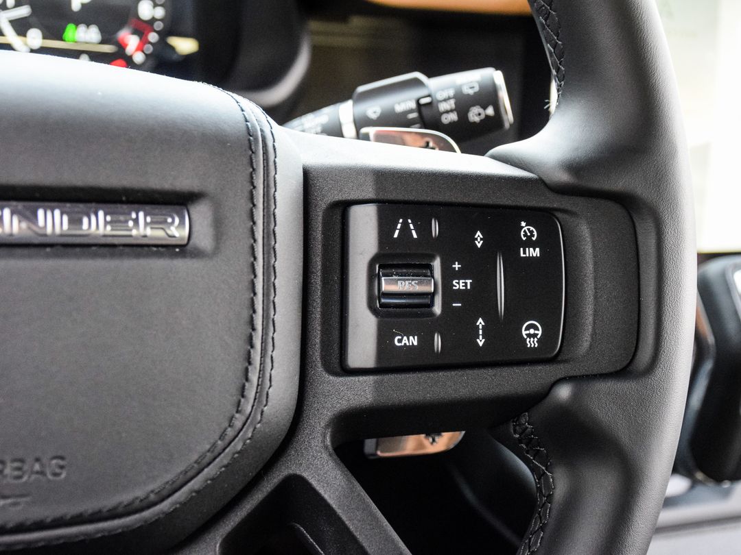 2025 Land Rover Defender 110 P525 V8, Toronto, Cash