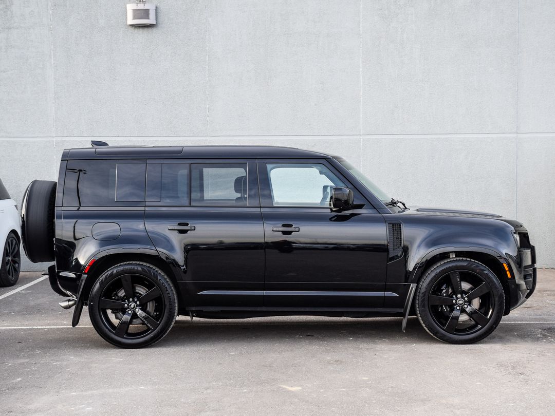 2025 Land Rover Defender 110 P525 V8, Toronto, Cash