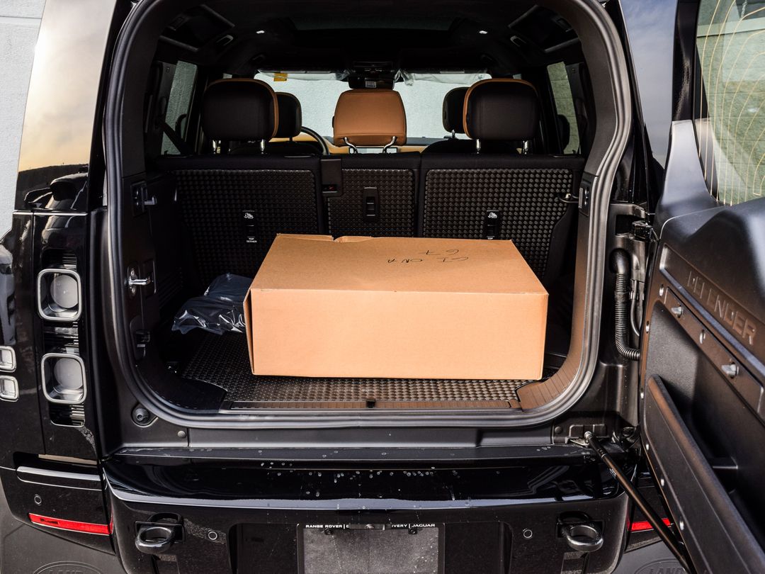 2025 Land Rover Defender 110 P525 V8, Toronto, Cash