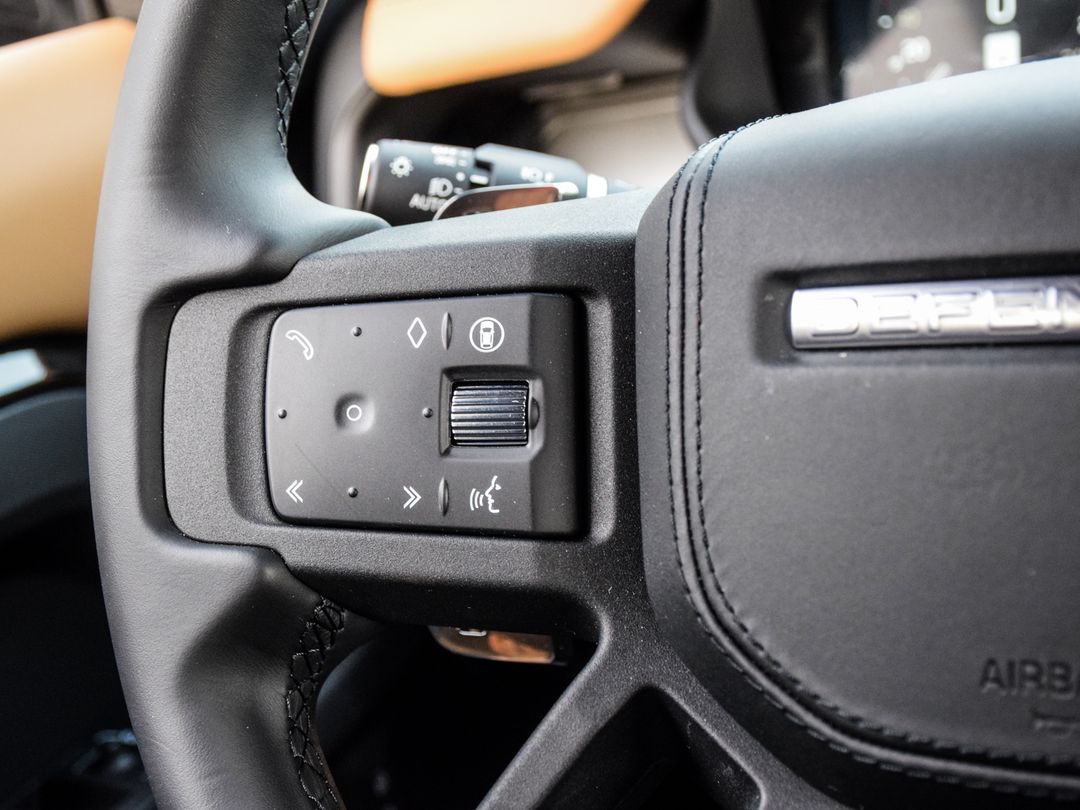 2025 Land Rover Defender 110 P525 V8, Toronto, Cash