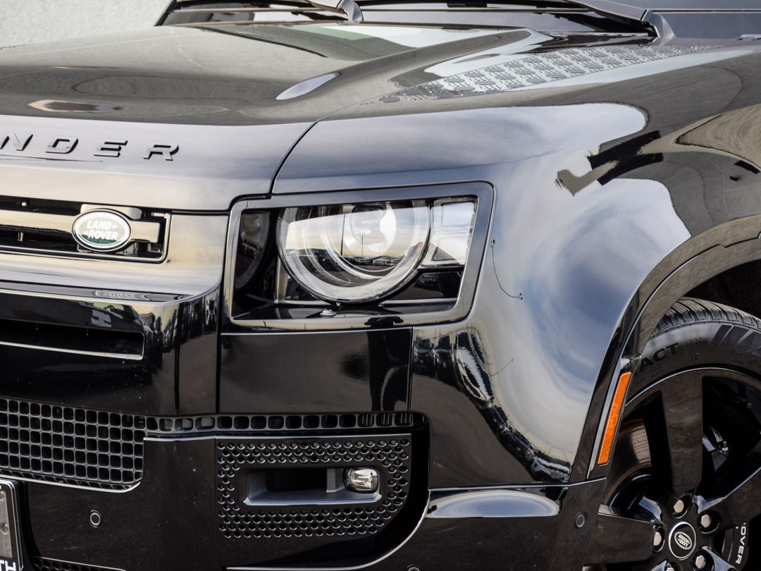 2025 Land Rover Defender 110 P525 V8, Toronto, Cash
