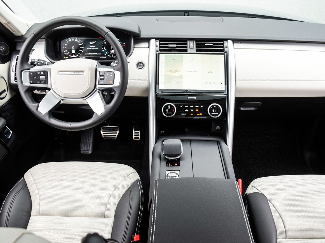 2025 Land Rover Discovery P300 Dynamic SE, Toronto, Cash