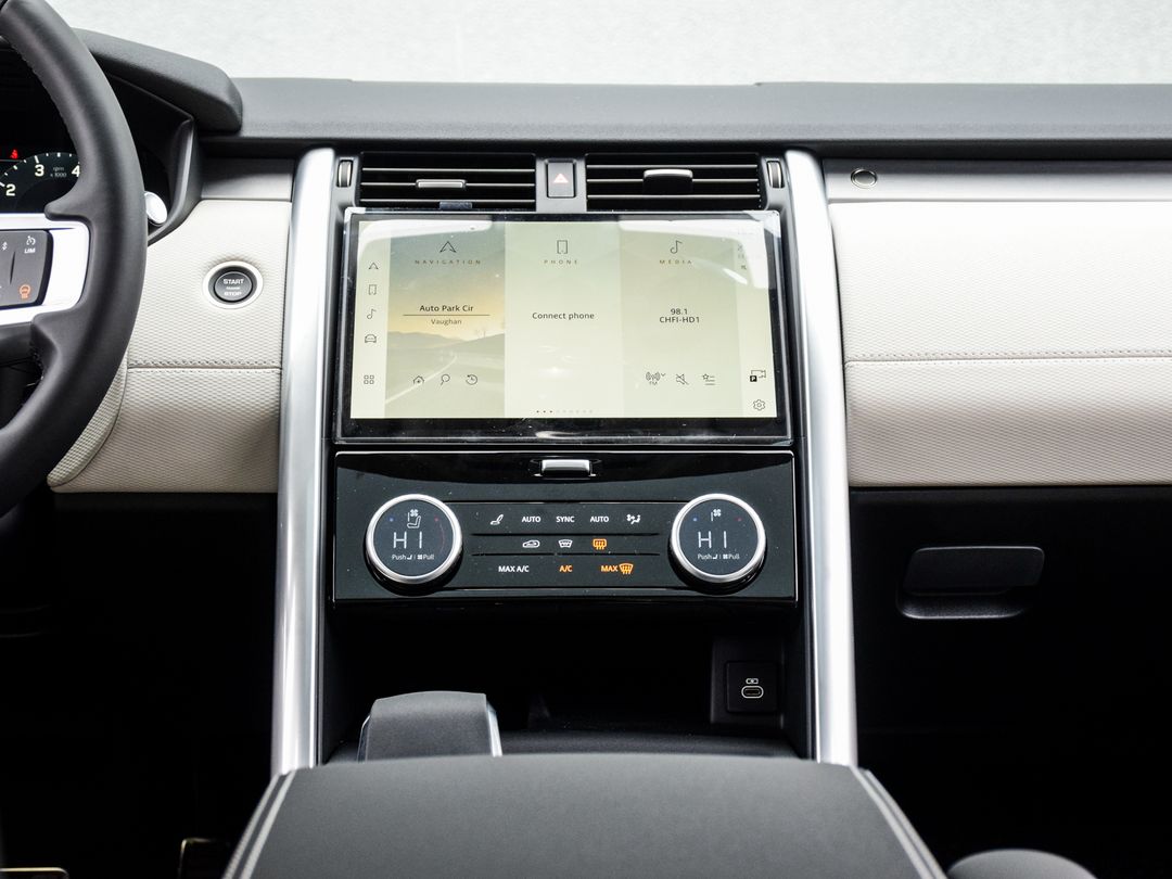 2025 Land Rover Discovery P300 Dynamic SE, Toronto, Cash