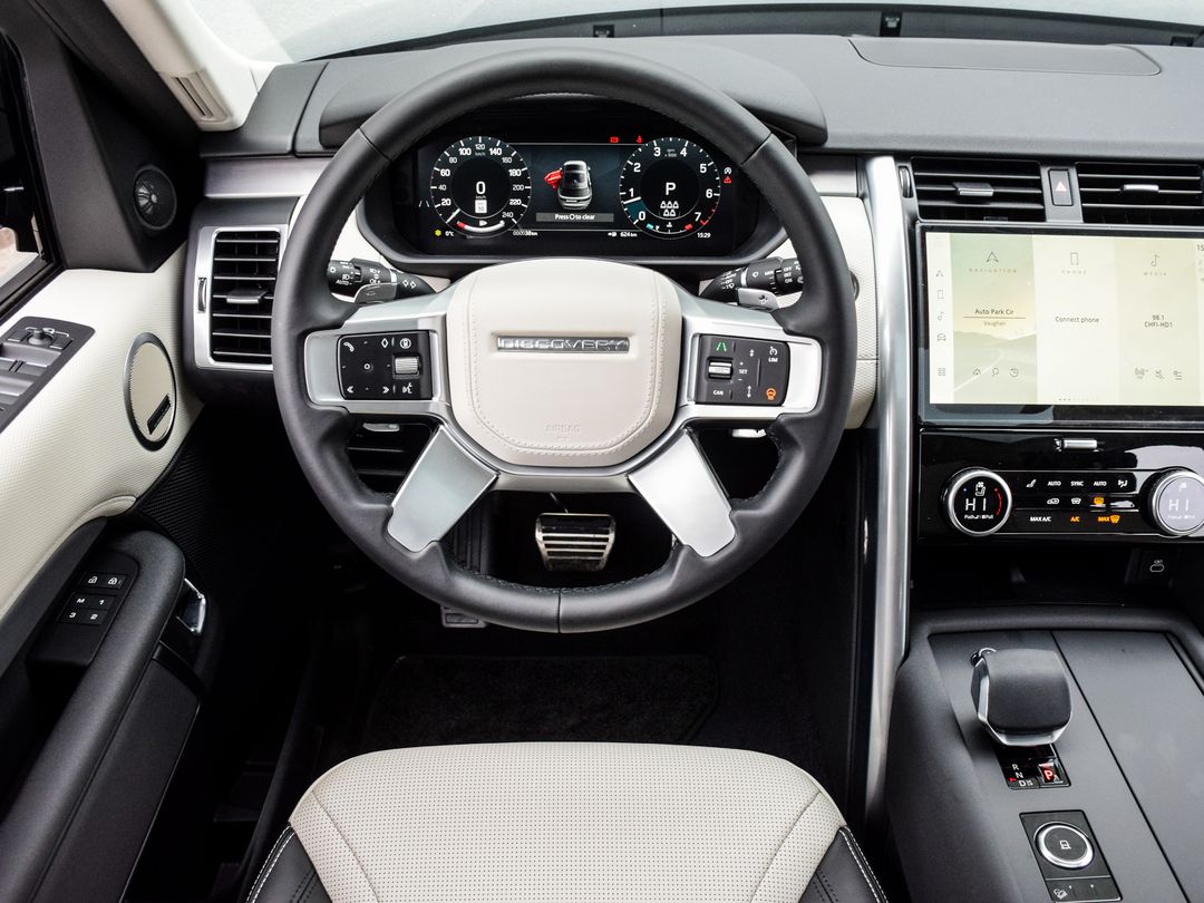 2025 Land Rover Discovery P300 Dynamic SE, Toronto, Cash