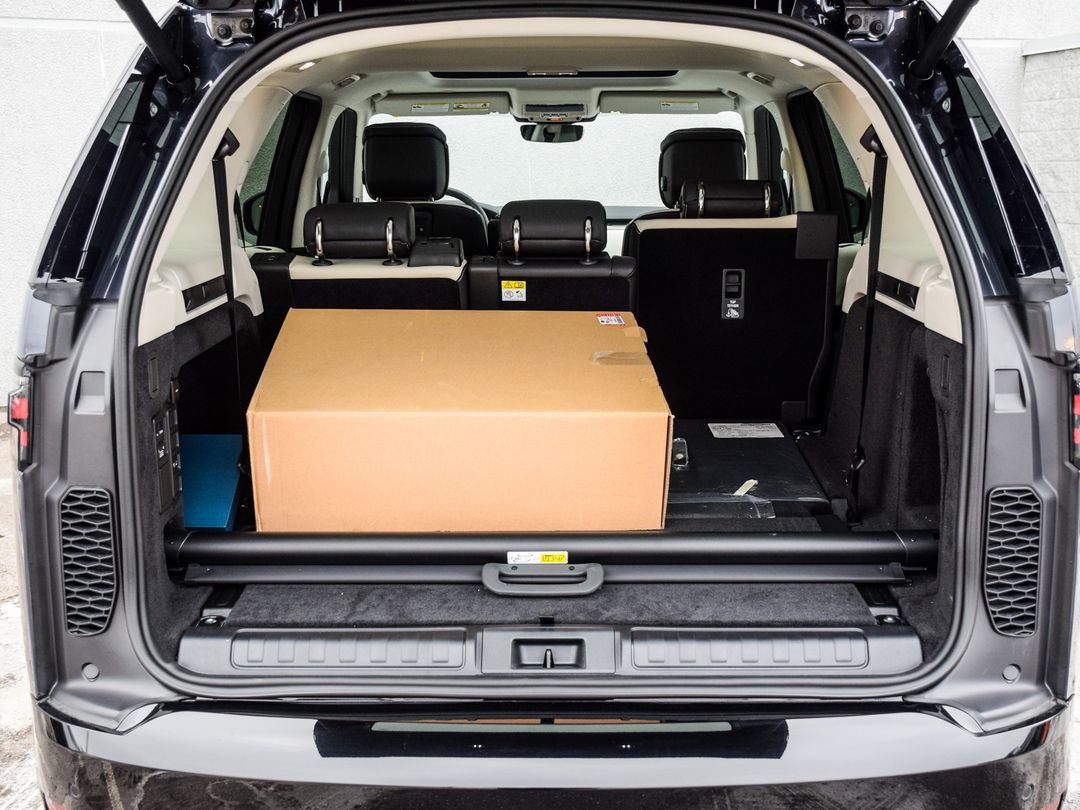 2025 Land Rover Discovery P300 Dynamic SE, Toronto, Cash