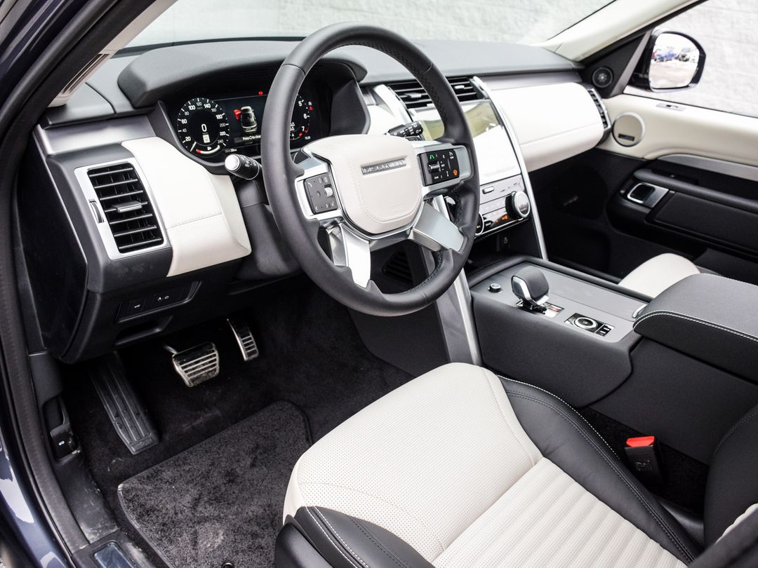 2025 Land Rover Discovery P300 Dynamic SE, Toronto, Cash