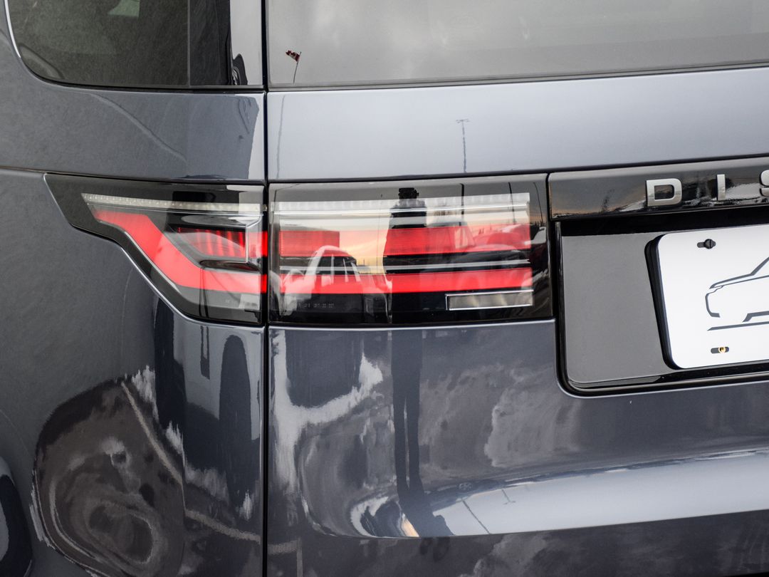 2025 Land Rover Discovery P300 Dynamic SE, Toronto, Cash