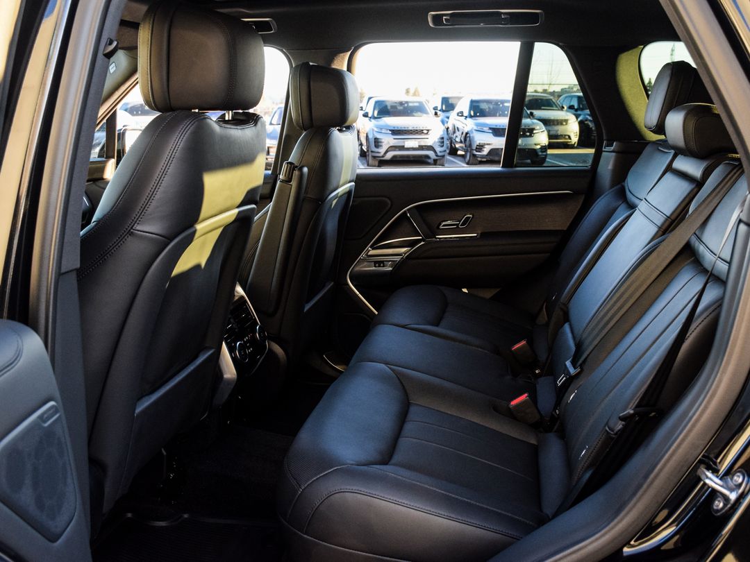 2024 Land Rover Range Rover P400 SE SWB, Toronto, Cash