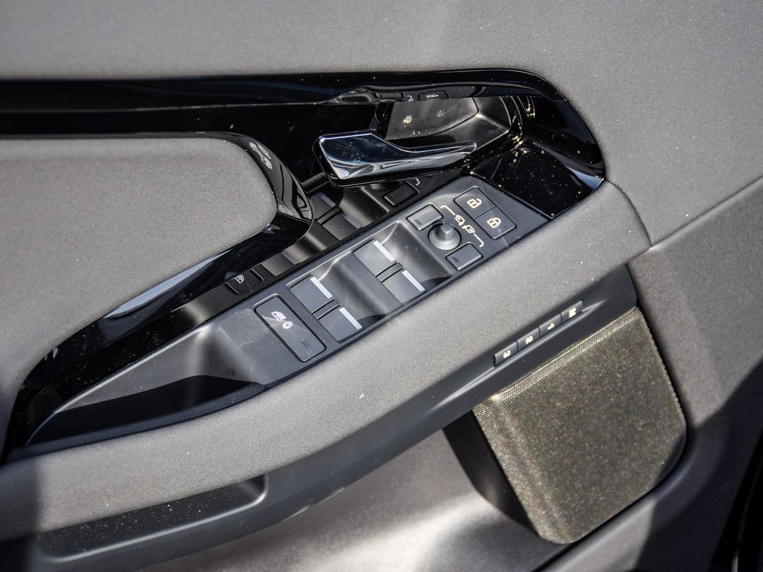 2025 Land Rover Range Rover Evoque P250 Dynamic SE, Toronto, Cash