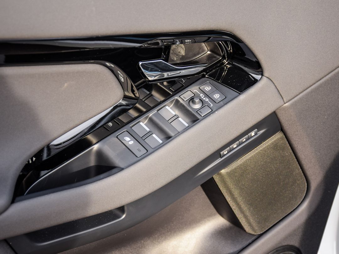 2025 Land Rover Range Rover Evoque P250 Dynamic SE, Toronto, Cash