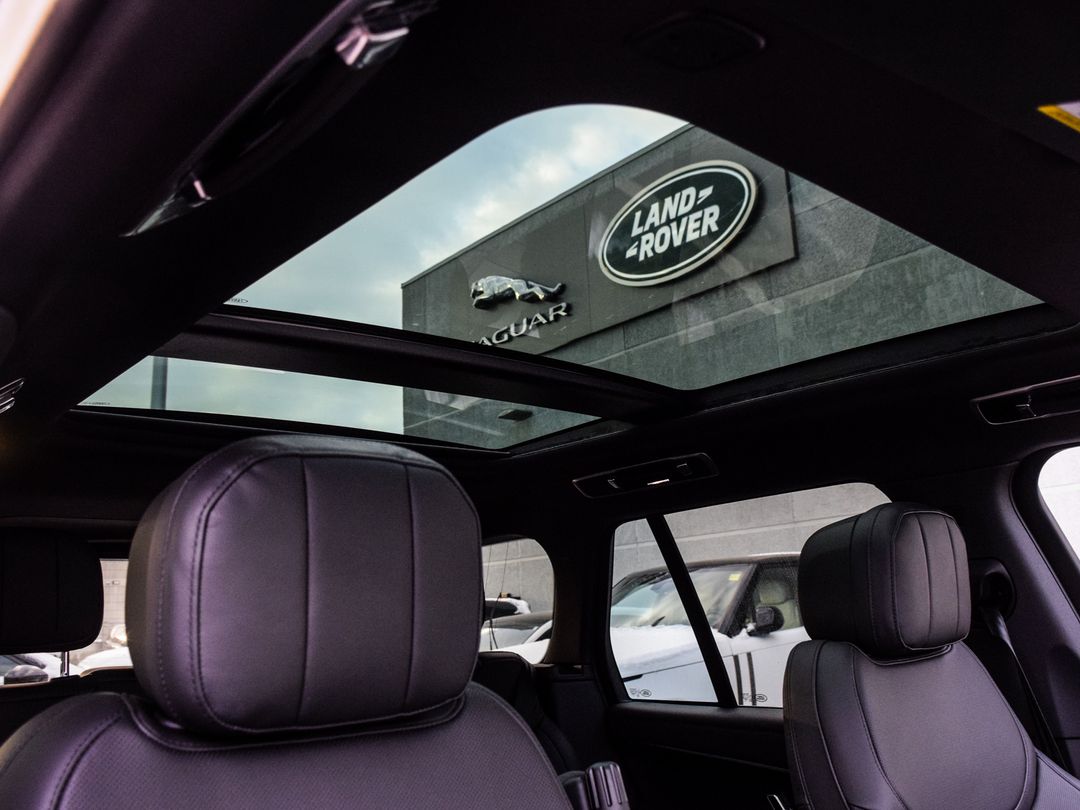 2025 Land Rover Range Rover P530 SE SWB, Toronto, Cash