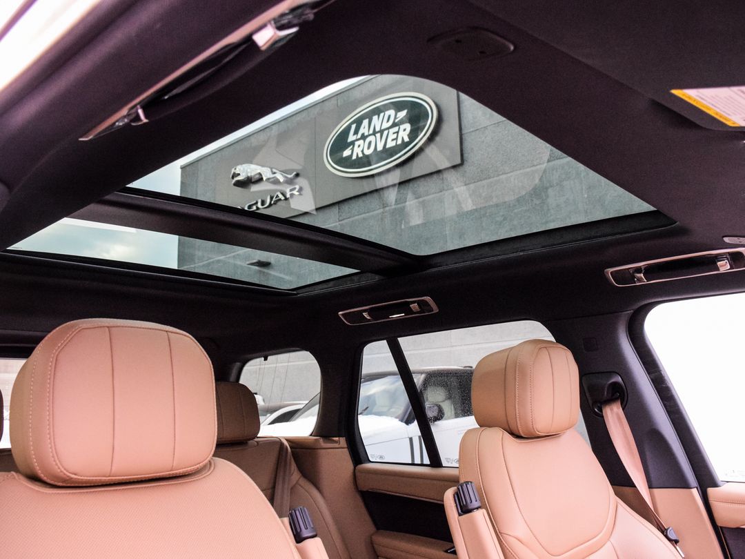 2025 Land Rover Range Rover P530 SE SWB, Toronto, Cash