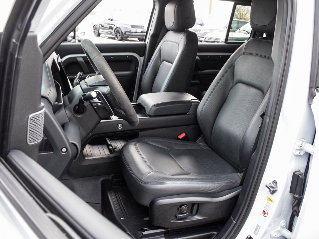 2023 Land Rover Defender 110 V8, Toronto, Cash