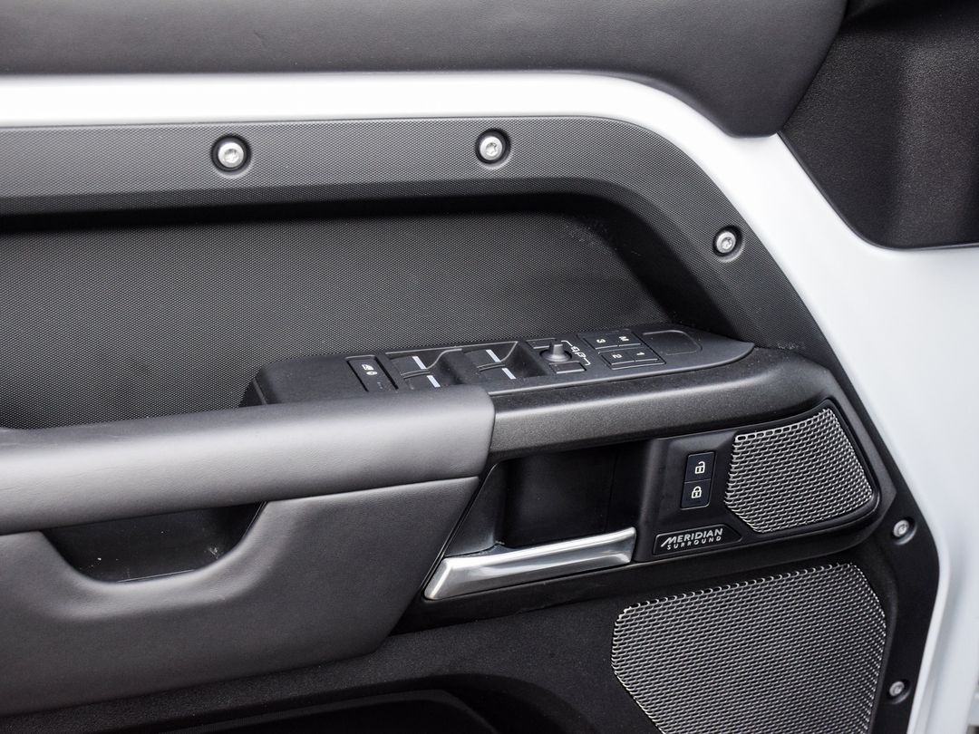 2023 Land Rover Defender 110 V8, Toronto, Cash