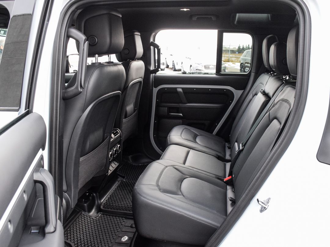 2023 Land Rover Defender 110 V8, Toronto, Cash