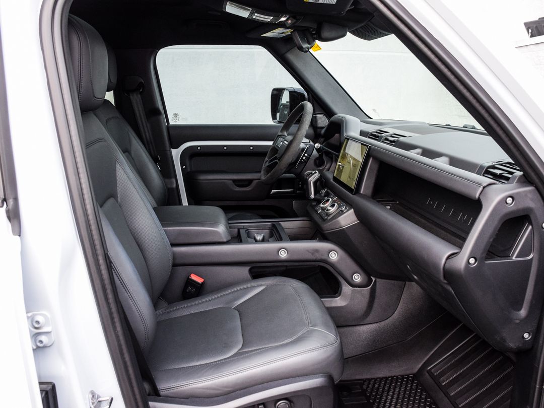 2023 Land Rover Defender 110 V8, Toronto, Cash