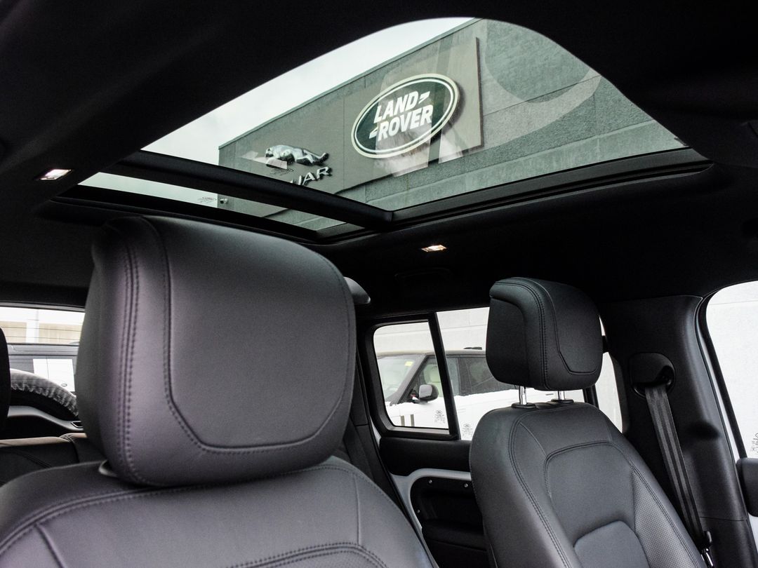 2023 Land Rover Defender 110 V8, Toronto, Cash