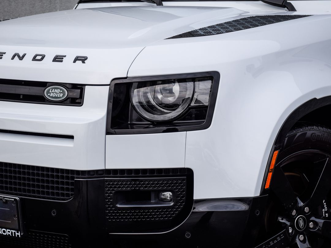 2023 Land Rover Defender 110 V8, Toronto, Cash
