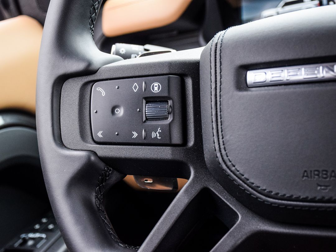 2025 Land Rover Defender 110 P525 V8, Toronto, Cash
