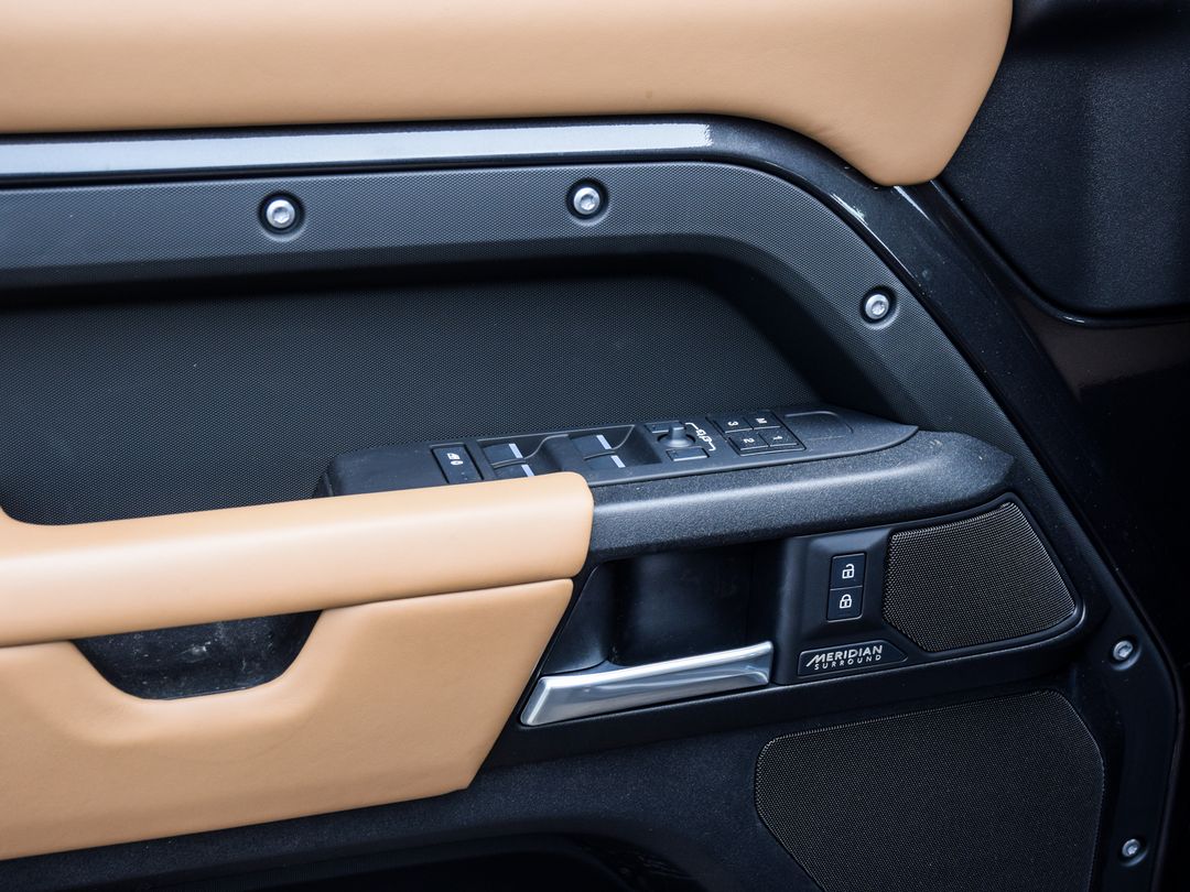 2025 Land Rover Defender 110 P525 V8, Toronto, Cash