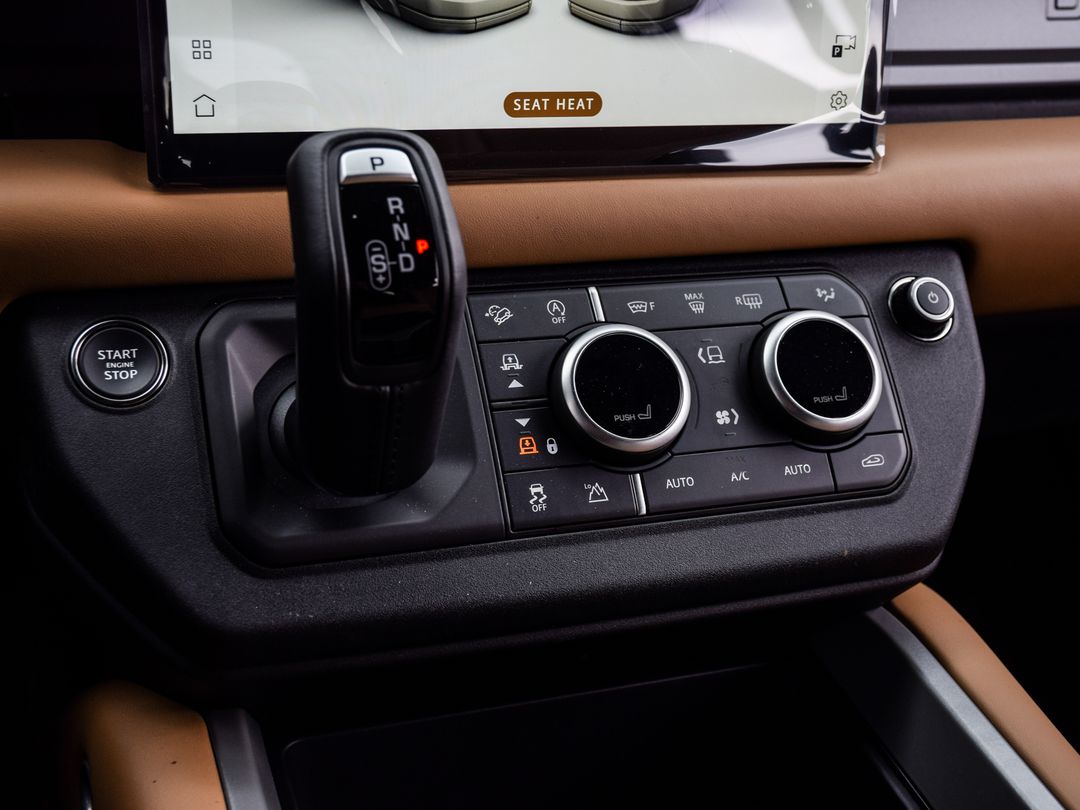 2025 Land Rover Defender 110 P525 V8, Toronto, Cash