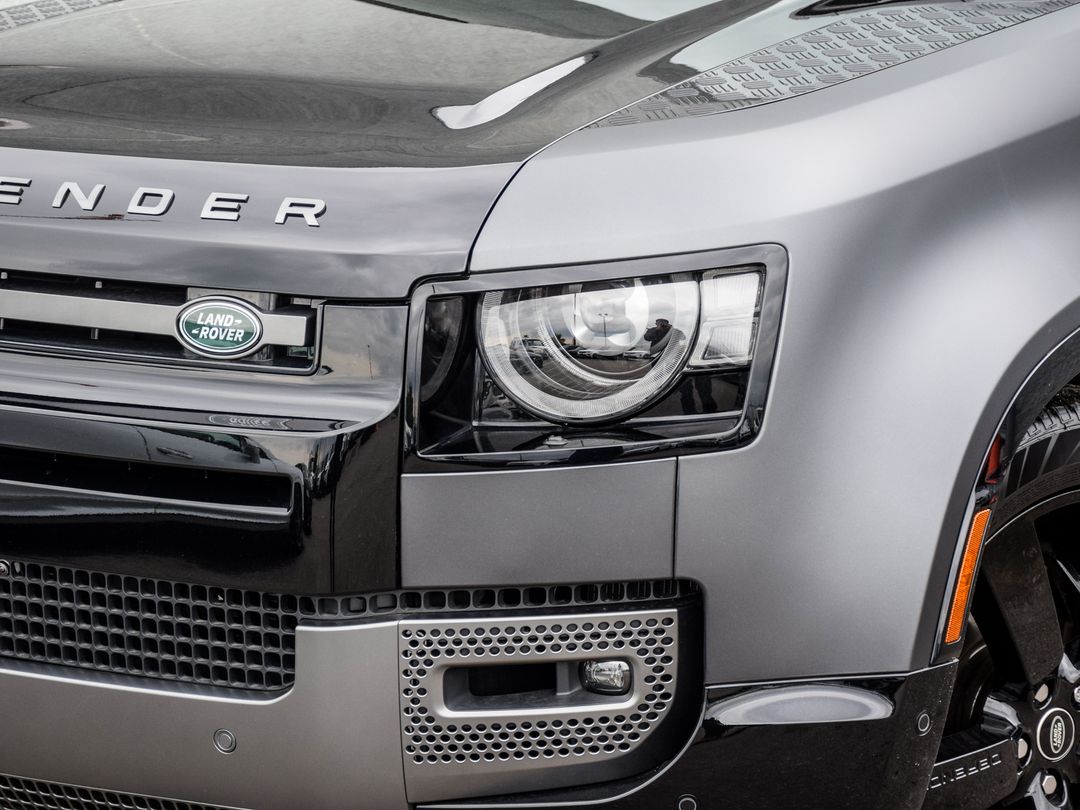 2025 Land Rover Defender 110 P525 V8, Toronto, Cash