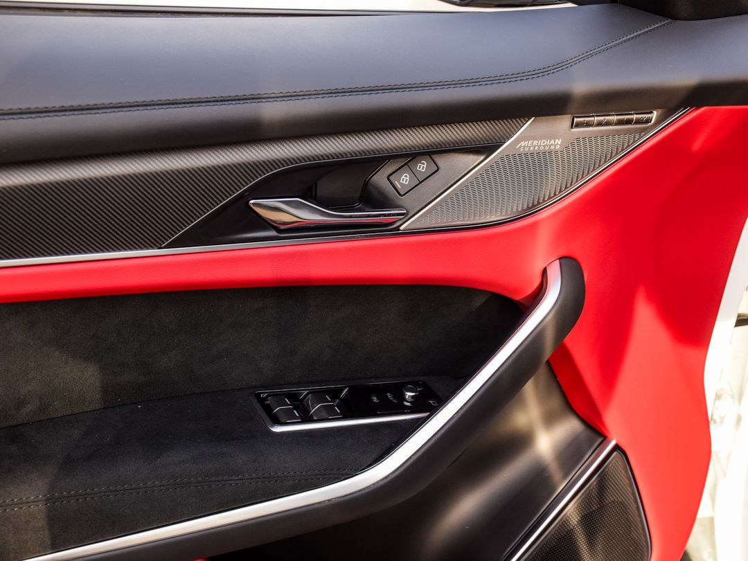 2025 Jaguar F-PACE P575 SVR 575 Edition, Toronto, Cash