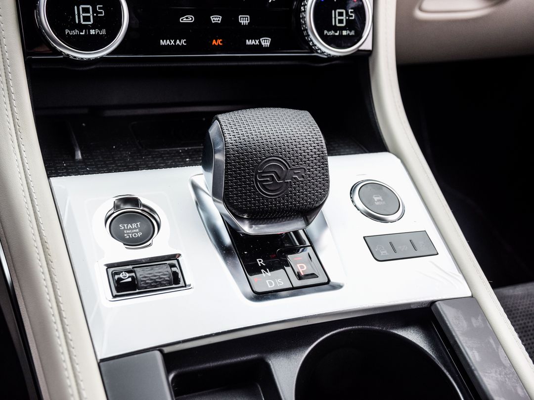 2025 Jaguar F-PACE P575 SVR 575 Edition, Toronto, Cash