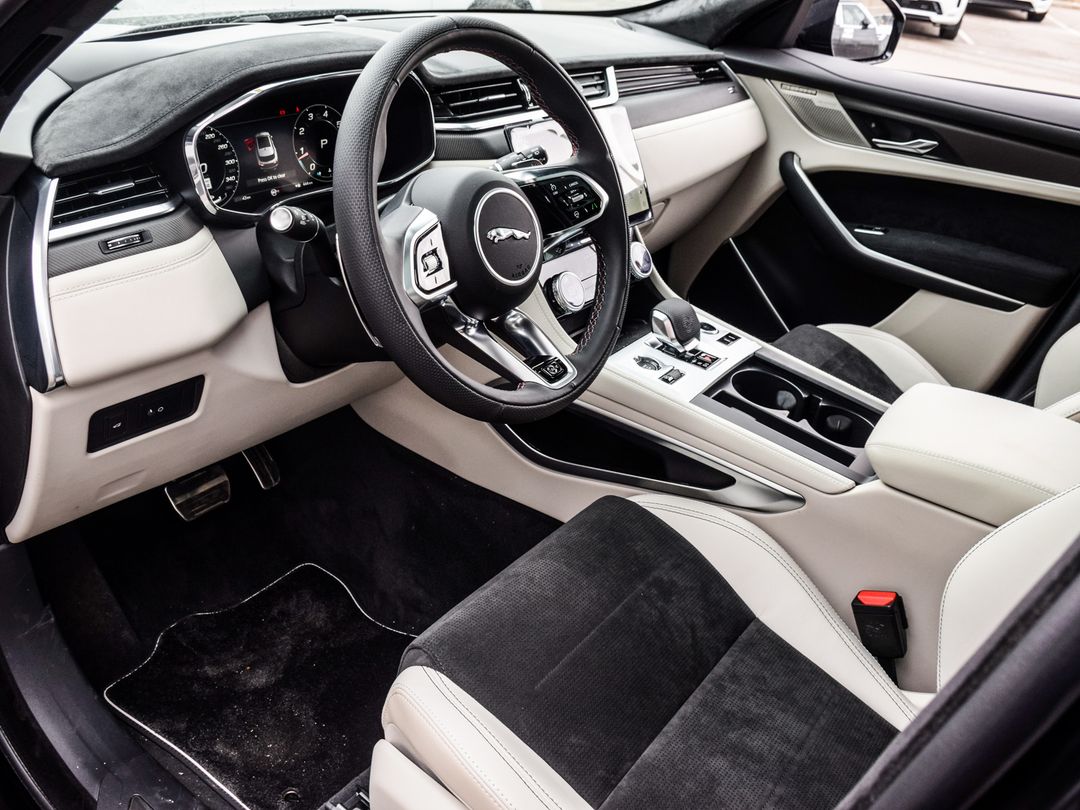 2025 Jaguar F-PACE P575 SVR 575 Edition, Toronto, Cash
