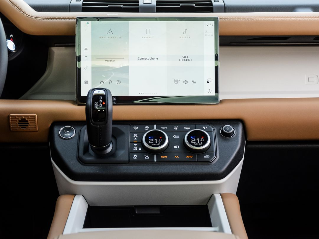 2025 Land Rover Defender 110 P400 X-Dynamic SE, Toronto, Cash