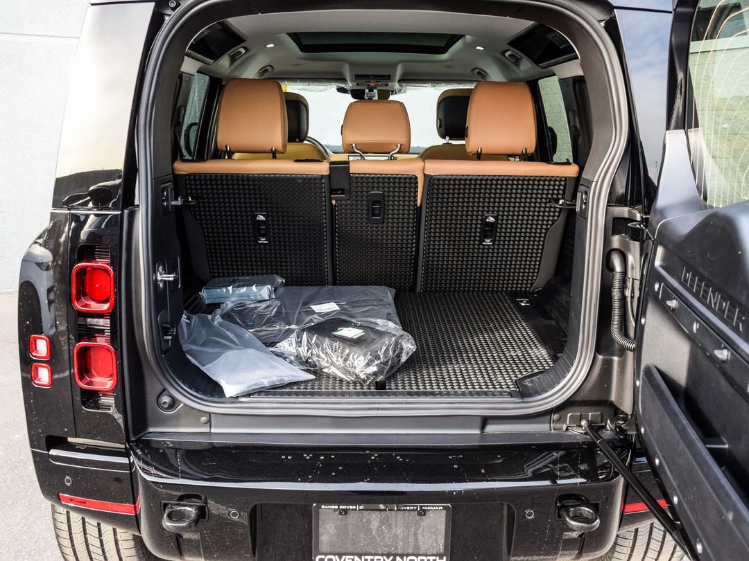 2025 Land Rover Defender 110 P400 X-Dynamic SE, Toronto, Cash