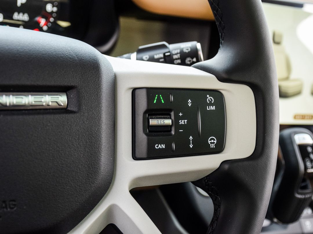2025 Land Rover Defender 110 P400 X-Dynamic SE, Toronto, Cash