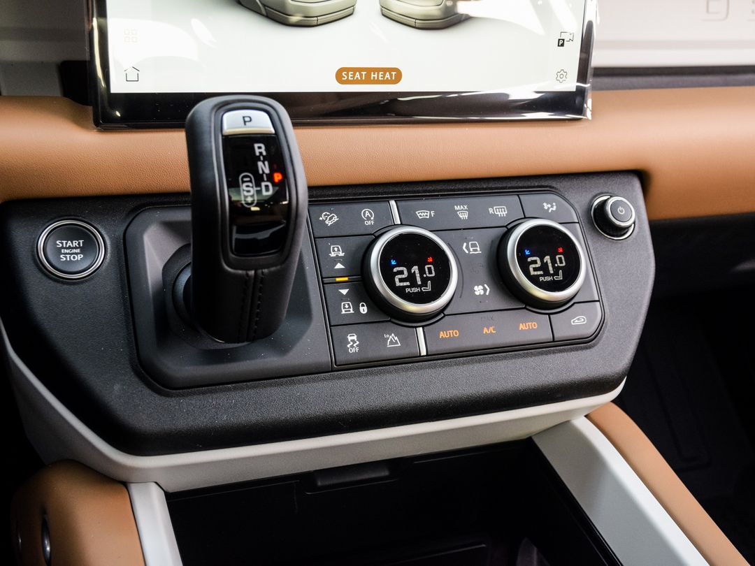 2025 Land Rover Defender 110 P400 X-Dynamic SE, Toronto, Cash