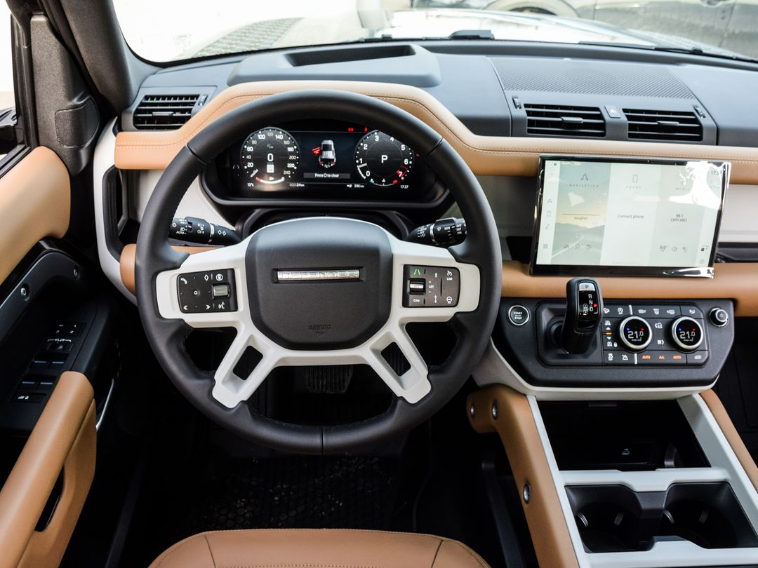 2025 Land Rover Defender 110 P400 X-Dynamic SE, Toronto, Cash