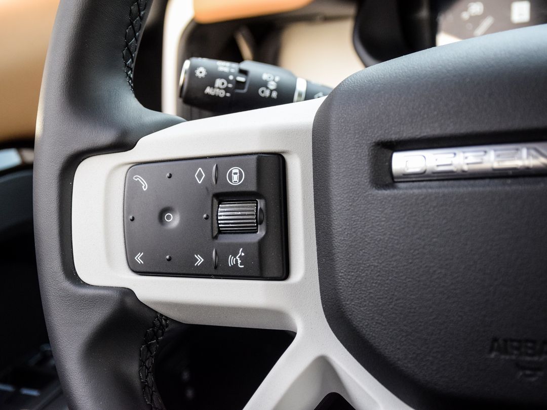 2025 Land Rover Defender 110 P400 X-Dynamic SE, Toronto, Cash