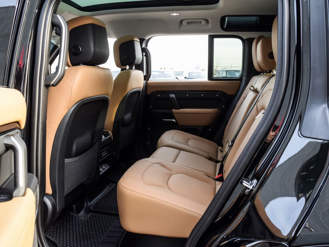 2025 Land Rover Defender 110 P400 X-Dynamic SE, Toronto, Cash