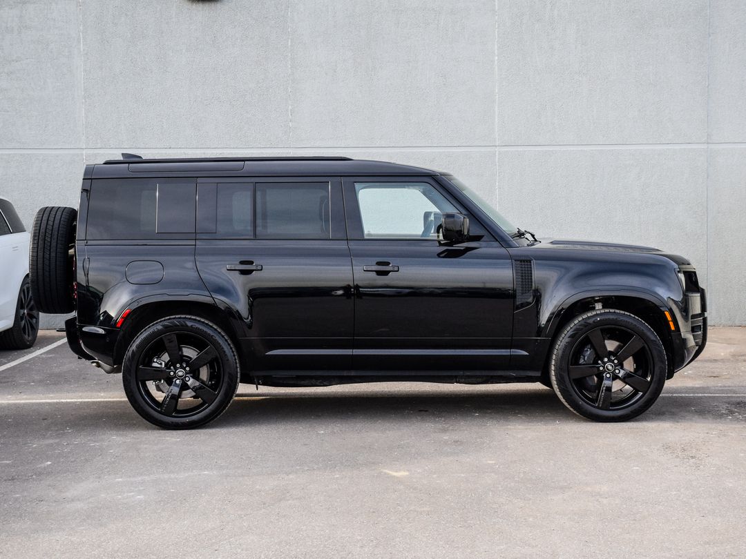 2025 Land Rover Defender 110 P400 X-Dynamic SE, Toronto, Cash