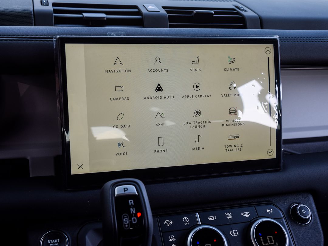 2025 Land Rover Defender 110 P400 X-Dynamic SE, Toronto, Cash