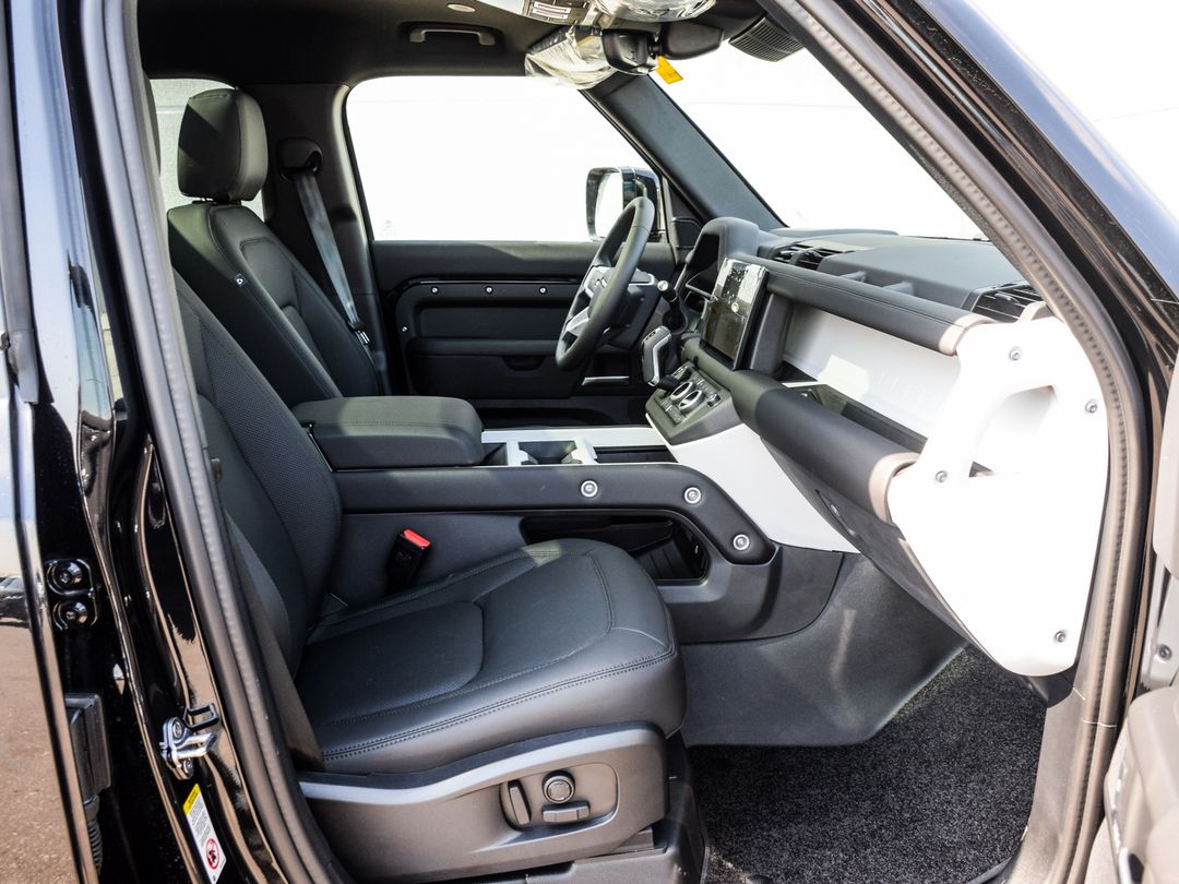 2025 Land Rover Defender 110 P400 X-Dynamic SE, Toronto, Cash
