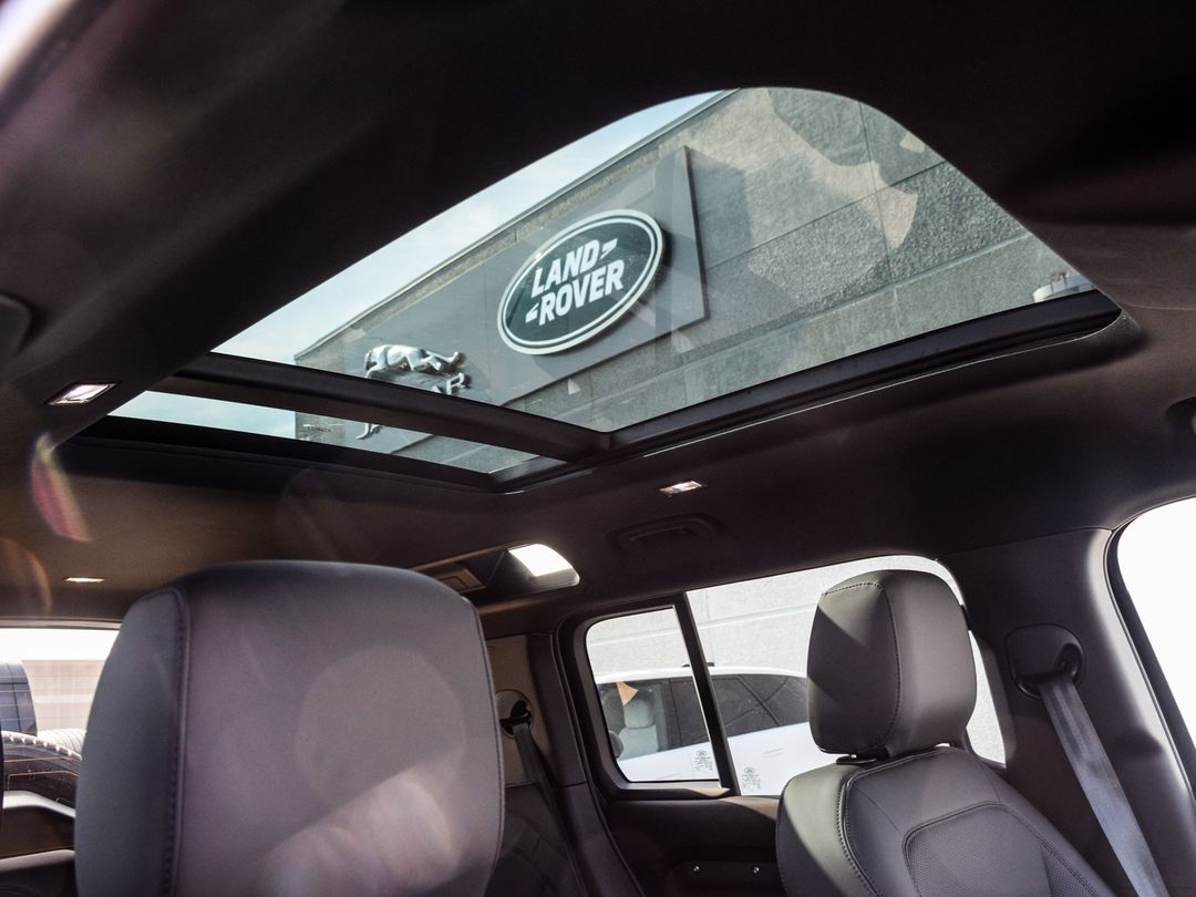 2025 Land Rover Defender 110 P400 X-Dynamic SE, Toronto, Cash