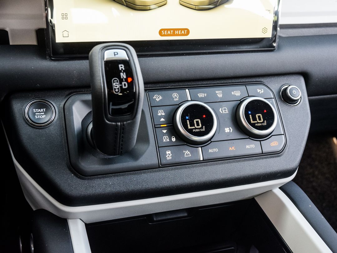 2025 Land Rover Defender 110 P400 X-Dynamic SE, Toronto, Cash