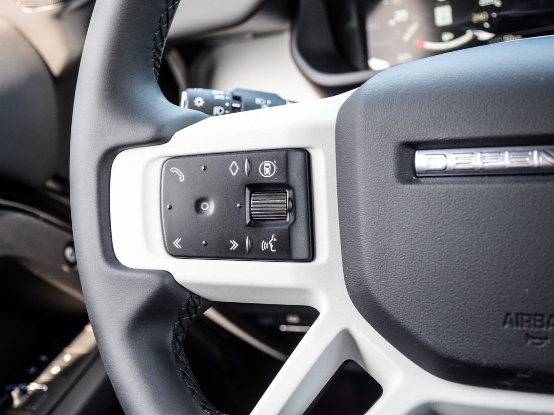 2025 Land Rover Defender 110 P400 X-Dynamic SE, Toronto, Cash
