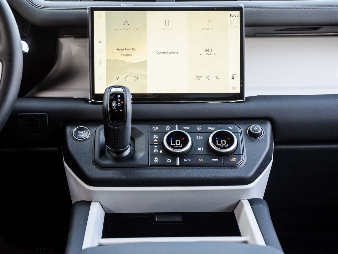 2025 Land Rover Defender 110 P400 X-Dynamic SE, Toronto, Cash