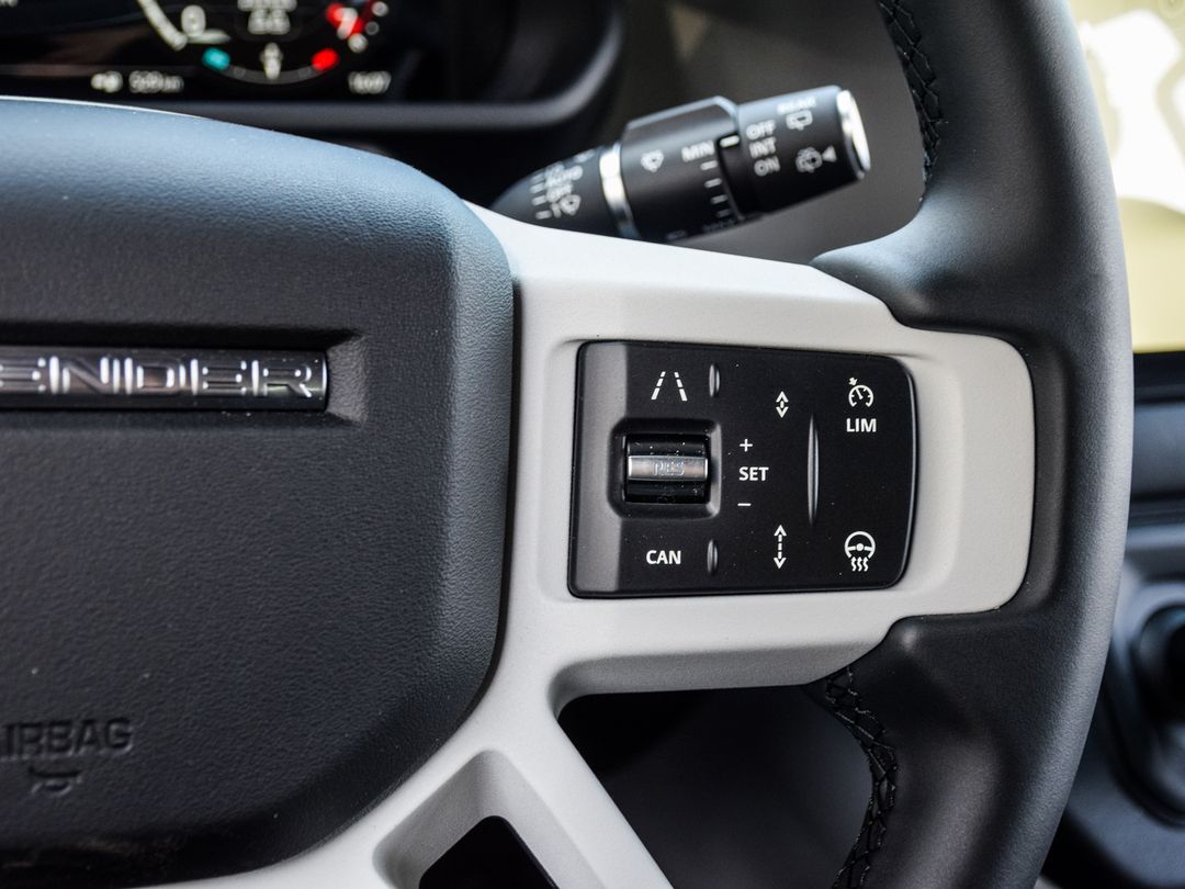 2025 Land Rover Defender 110 P400 X-Dynamic SE, Toronto, Cash