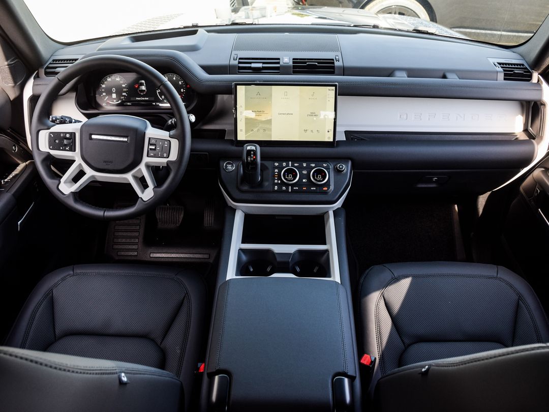 2025 Land Rover Defender 110 P400 X-Dynamic SE, Toronto, Cash