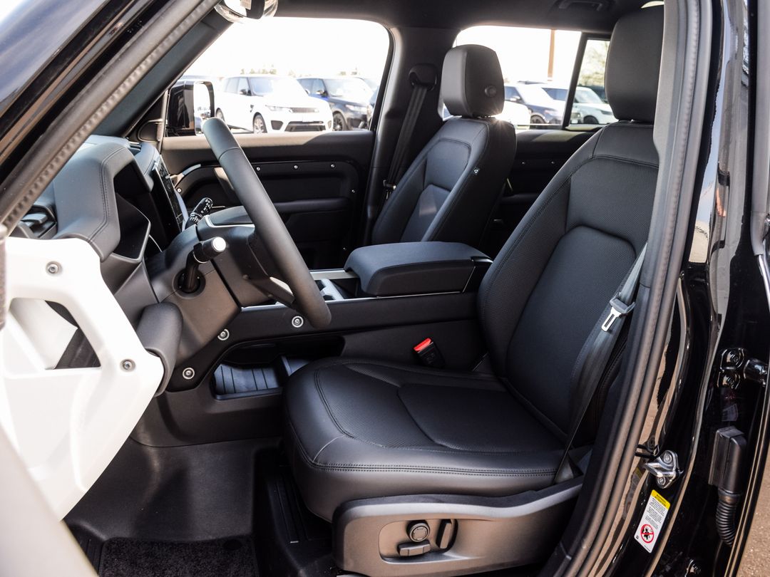 2025 Land Rover Defender 110 P400 X-Dynamic SE, Toronto, Cash