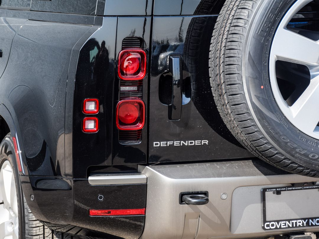 2025 Land Rover Defender 110 P400 X-Dynamic SE, Toronto, Cash